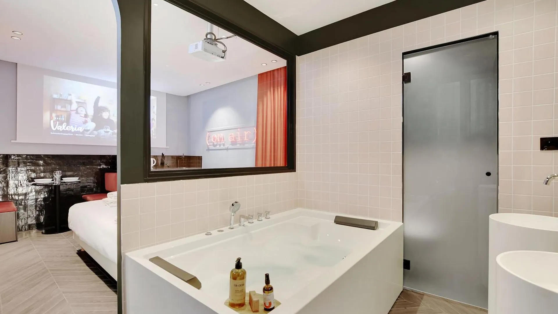 Magnifique Studio 2P Avec Jacuzzi Et Cinema パリ アパート