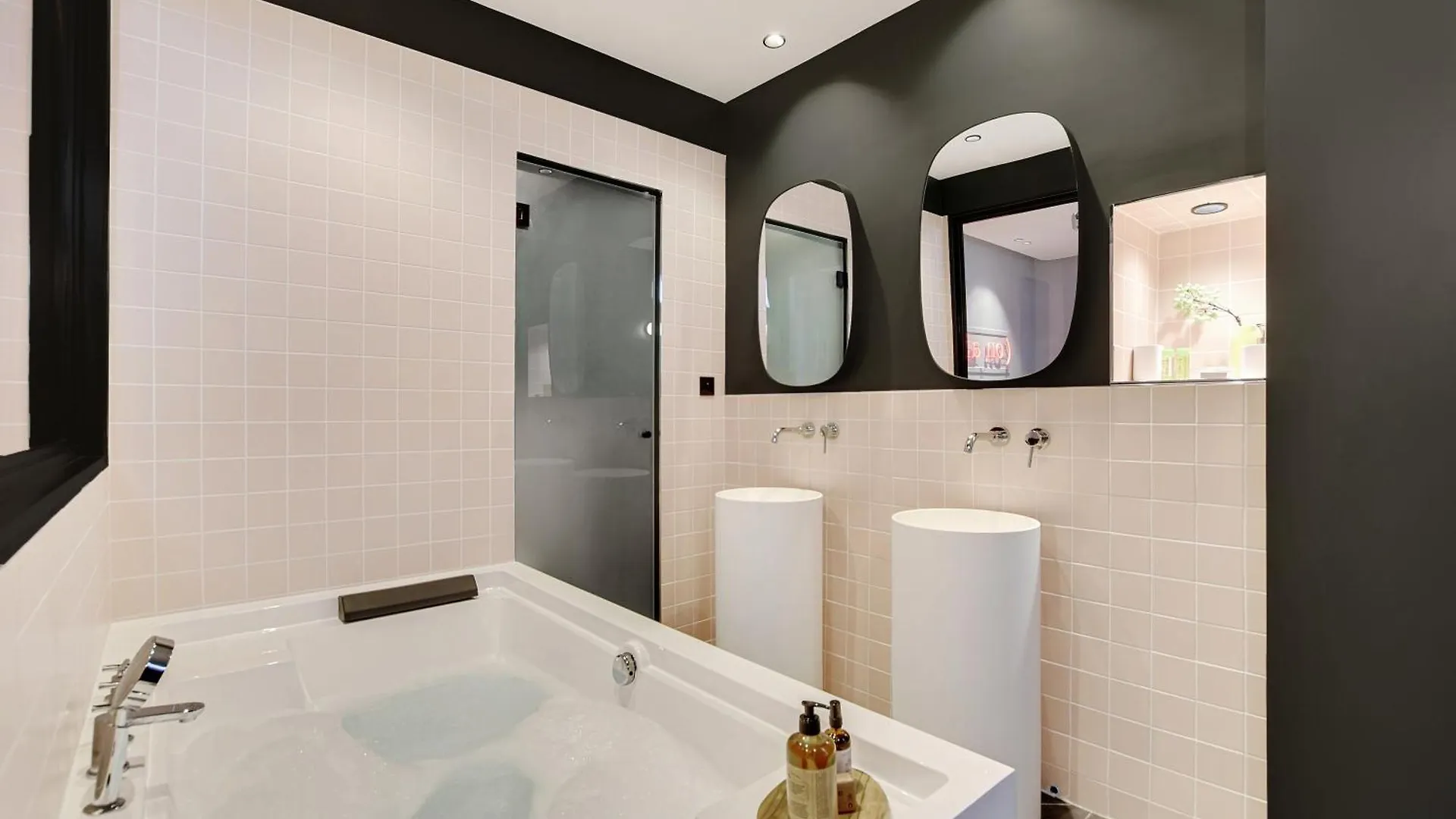 アパート Magnifique Studio 2P Avec Jacuzzi Et Cinema パリ